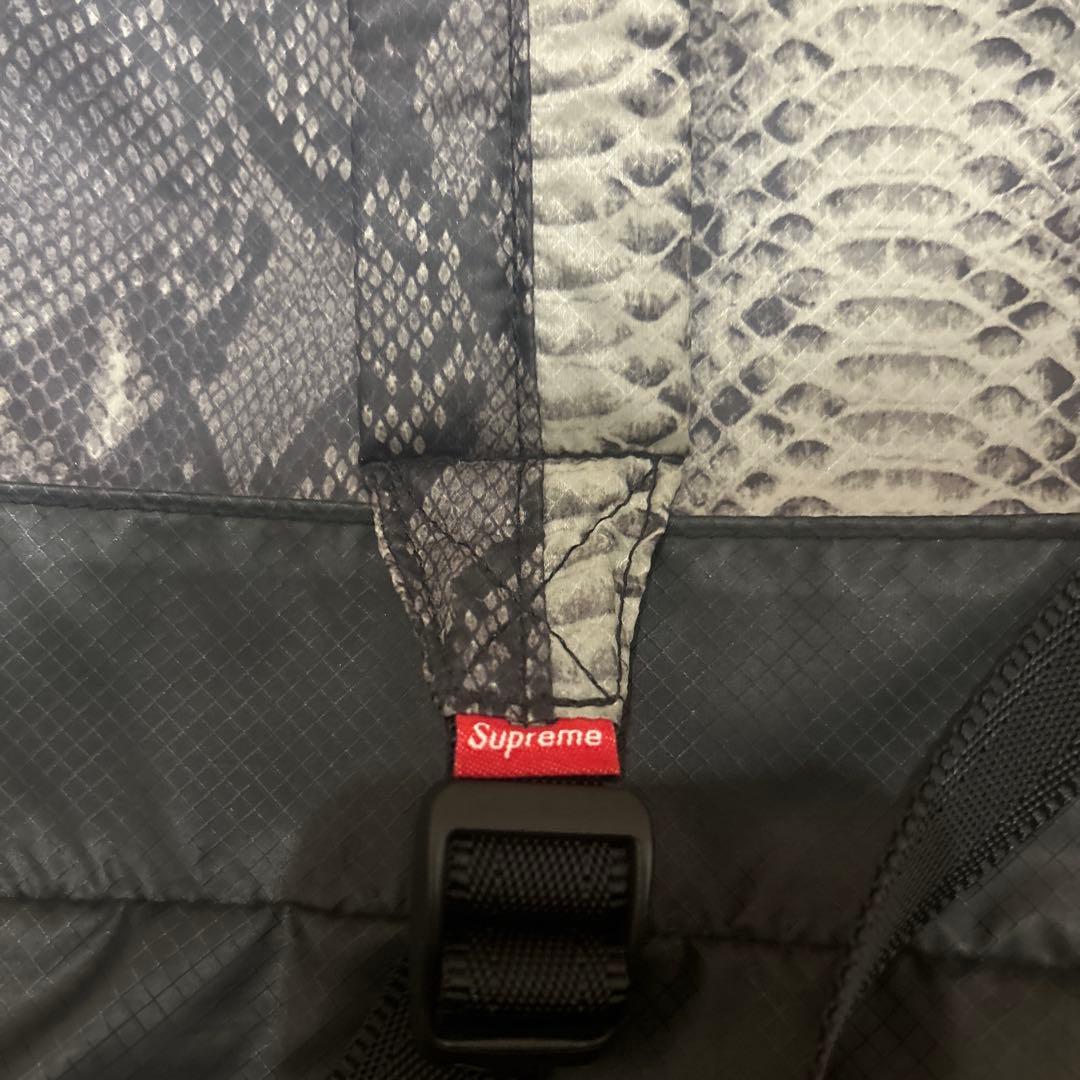 supremeリュックパイソン柄