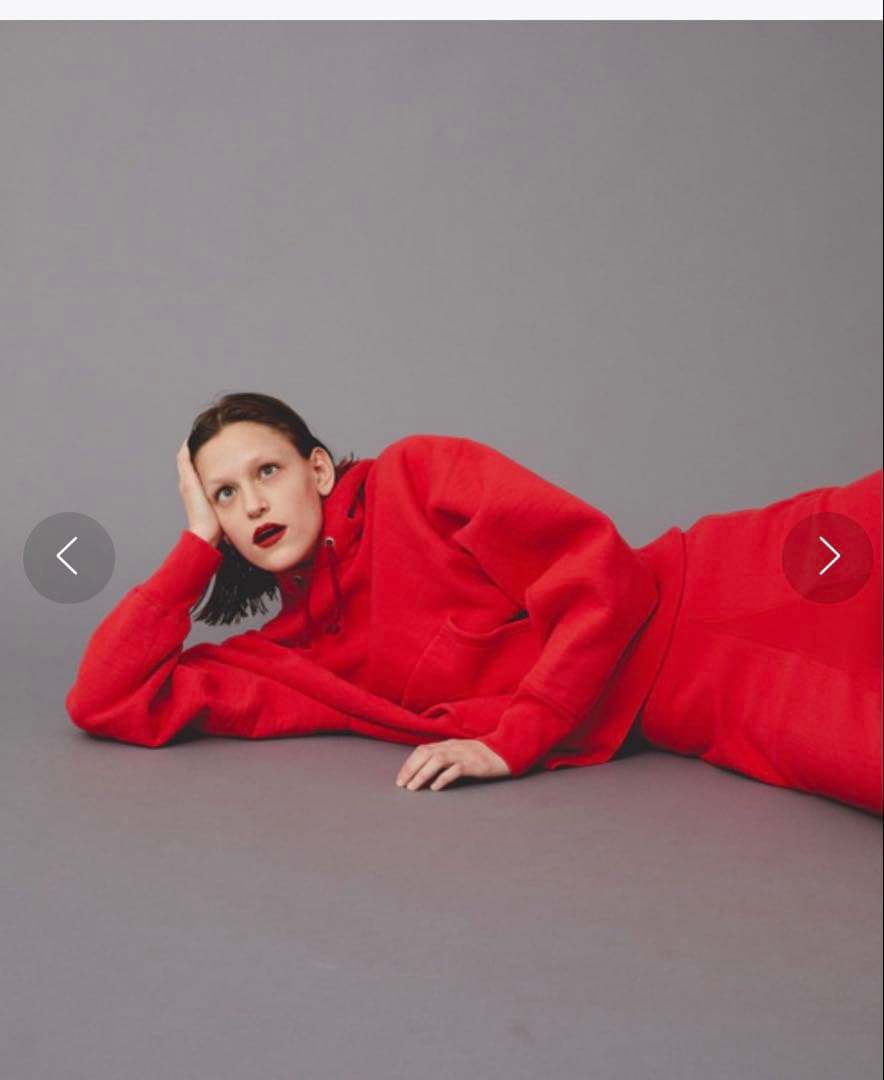 holiday パーカー