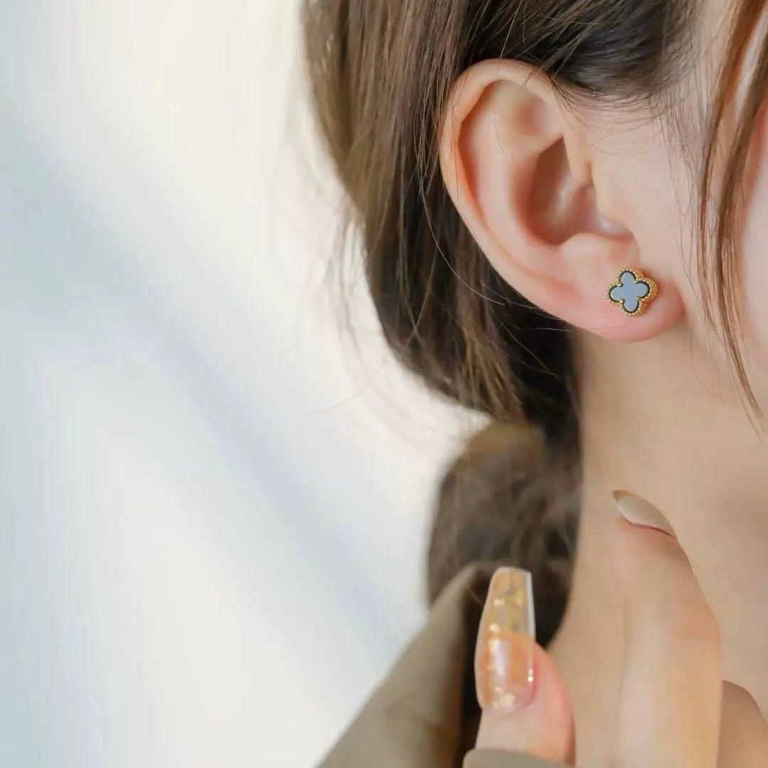 新品】18k黒いクローバー型ピアス 9.5mm ゴールドメッキ　レディースピアス