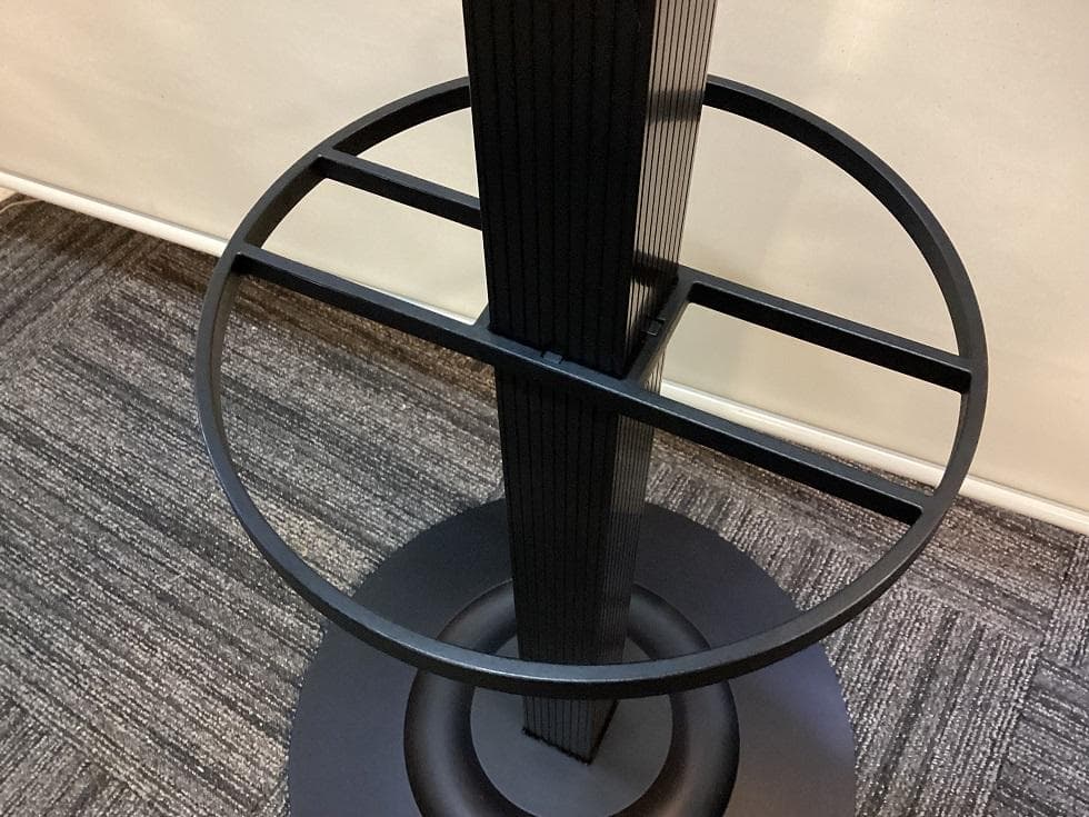 イタリア製　カルテル　セグメンティ　コートハンガー　クローズスタンド　ブラック