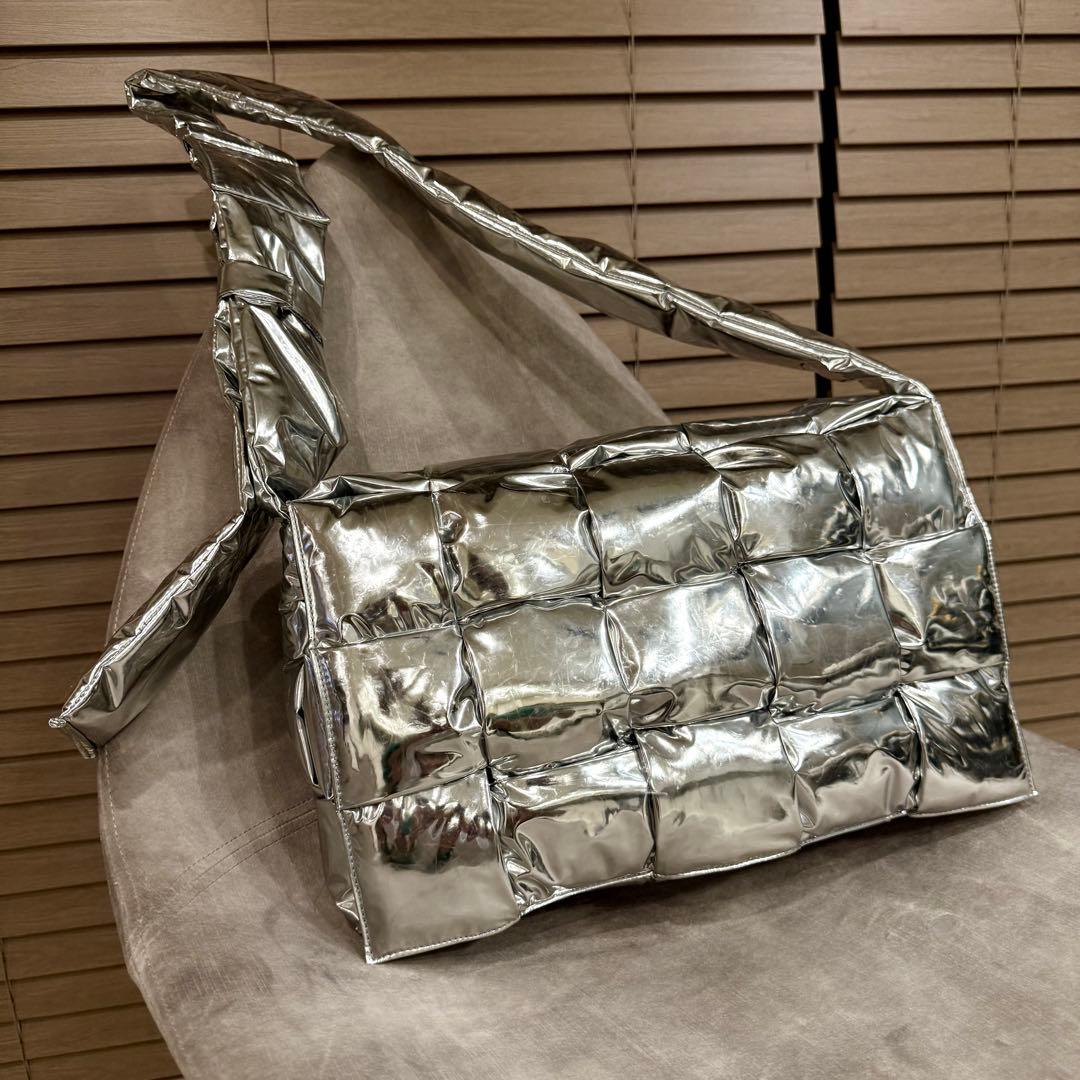 激レア! BOTTEGA VENETA カセット シルバーショルダーバッグ