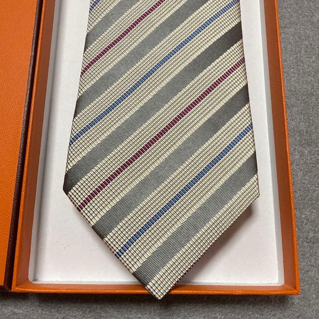 極美品　エルメス　ネクタイ　グレーシルバー　ストライプ　シルクジャガード