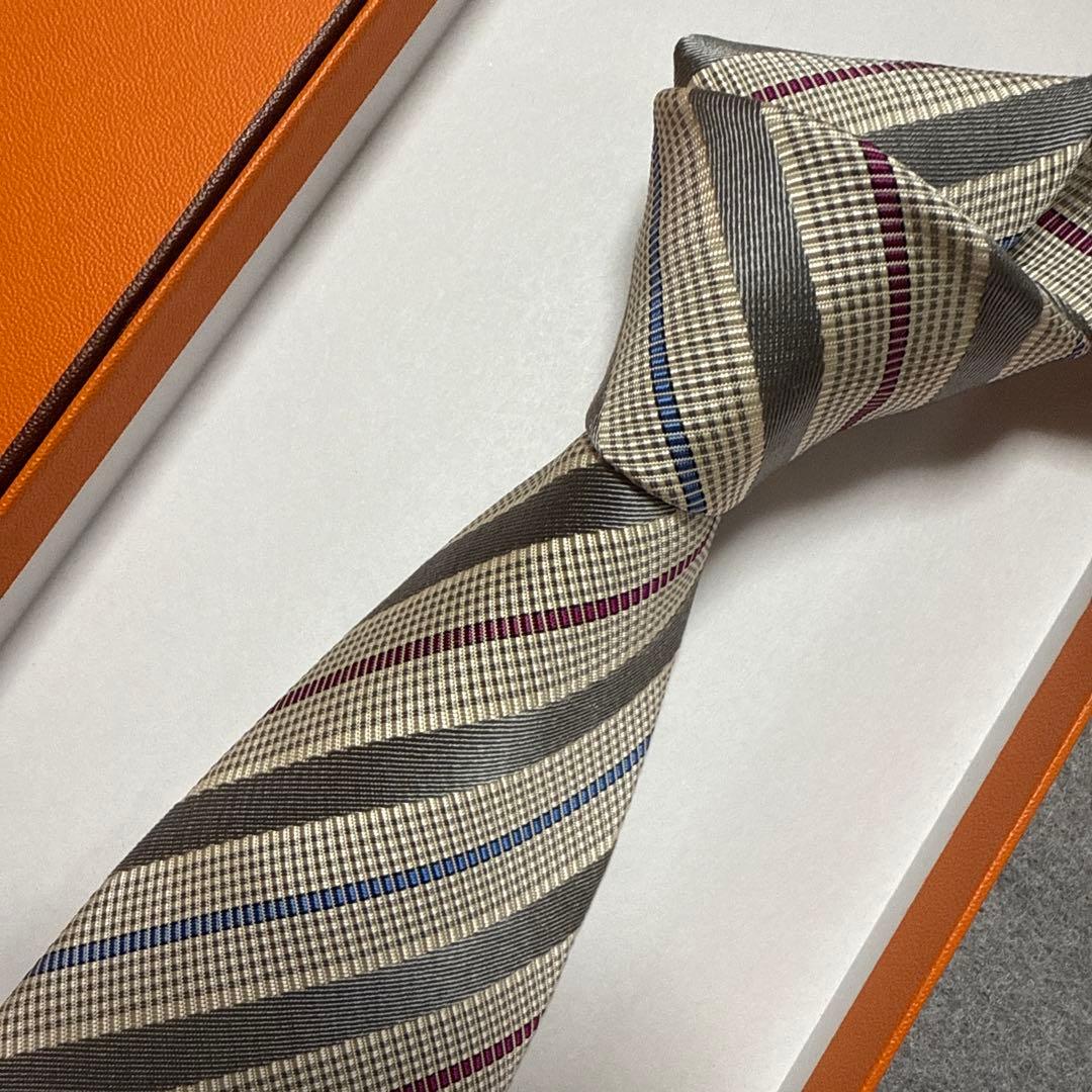 極美品　エルメス　ネクタイ　グレーシルバー　ストライプ　シルクジャガード