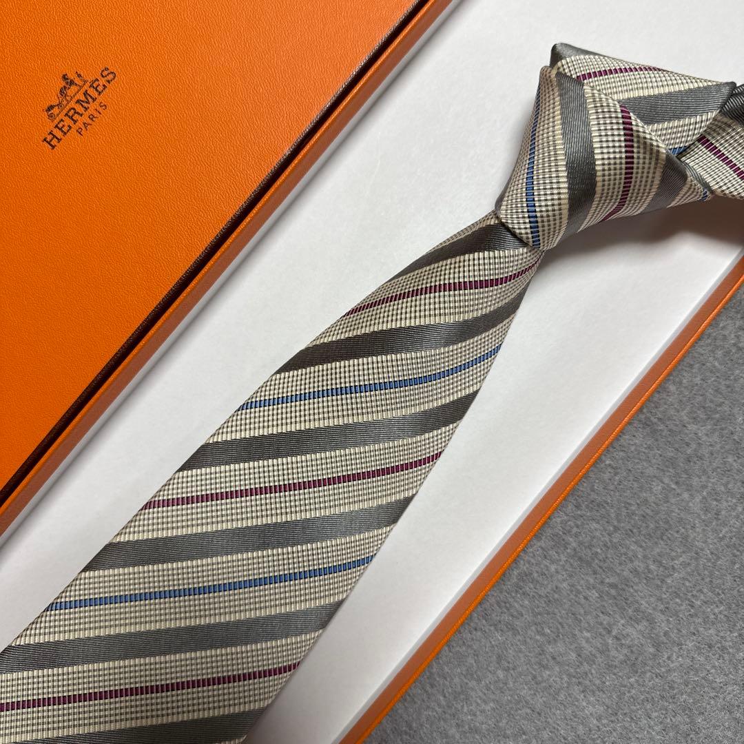 極美品　エルメス　ネクタイ　グレーシルバー　ストライプ　シルクジャガード