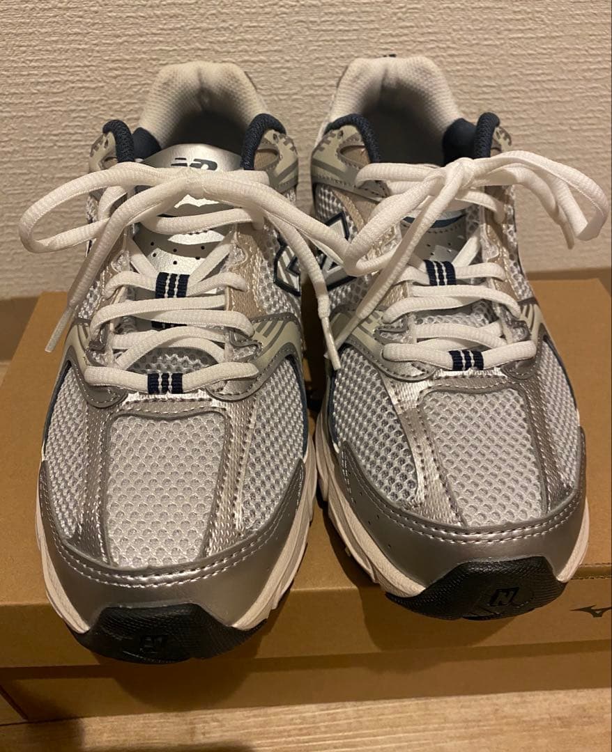 【極美品】New Balance MR530KA シルバーメタリック24.0