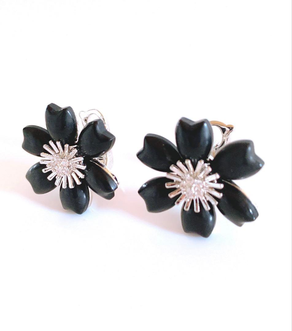 WG ブラック フラワー ダイヤ クリップピアス