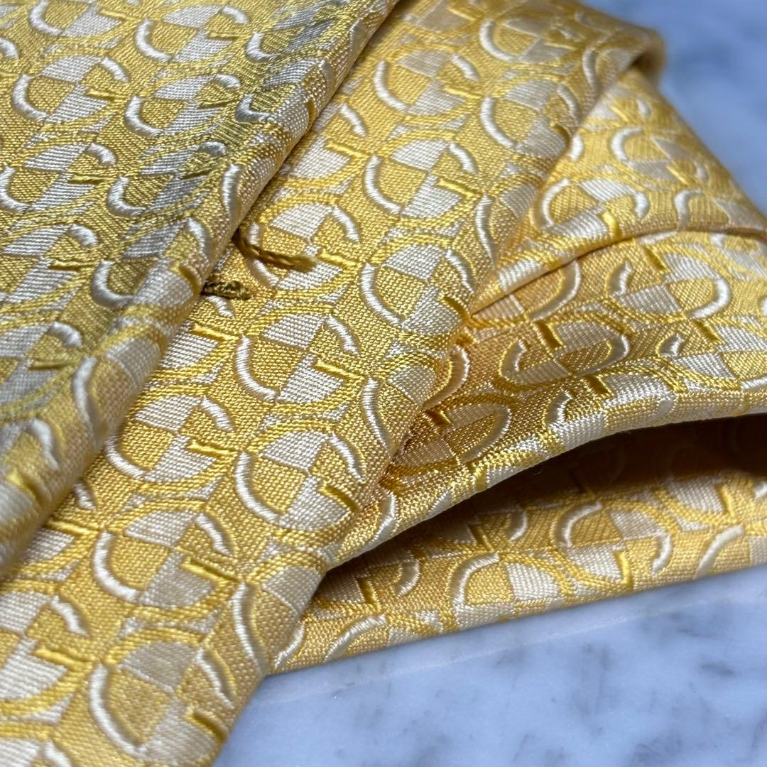 GUCCI ネクタイ Gロゴ柄 光沢 ゴールド パターン柄