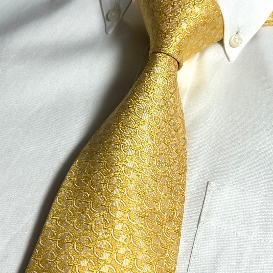 GUCCI ネクタイ Gロゴ柄 光沢 ゴールド パターン柄