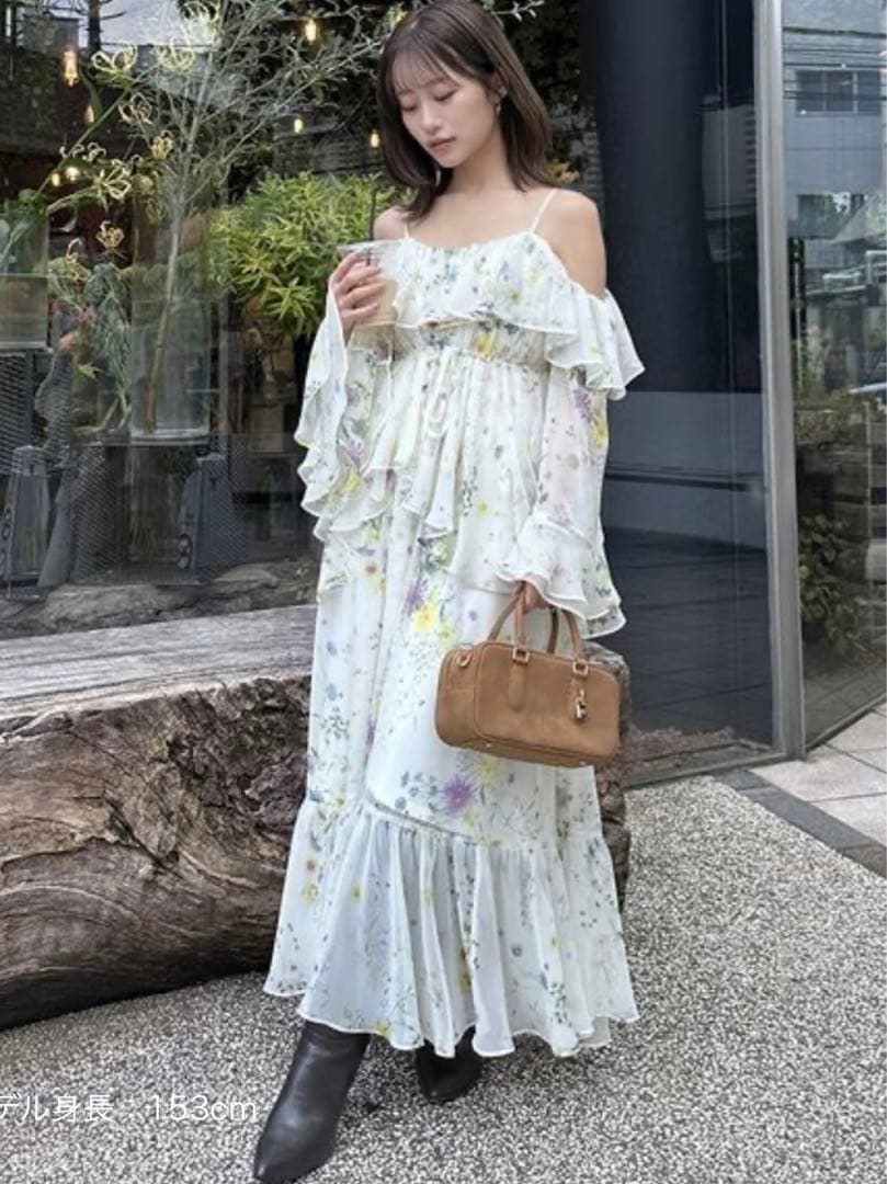 おまけ付き‼️スナイデル オフショルフリルワンピース