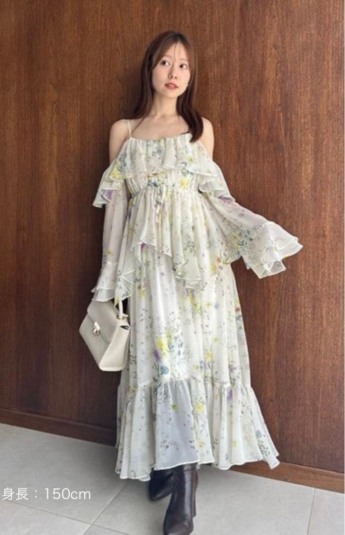 おまけ付き‼️スナイデル オフショルフリルワンピース