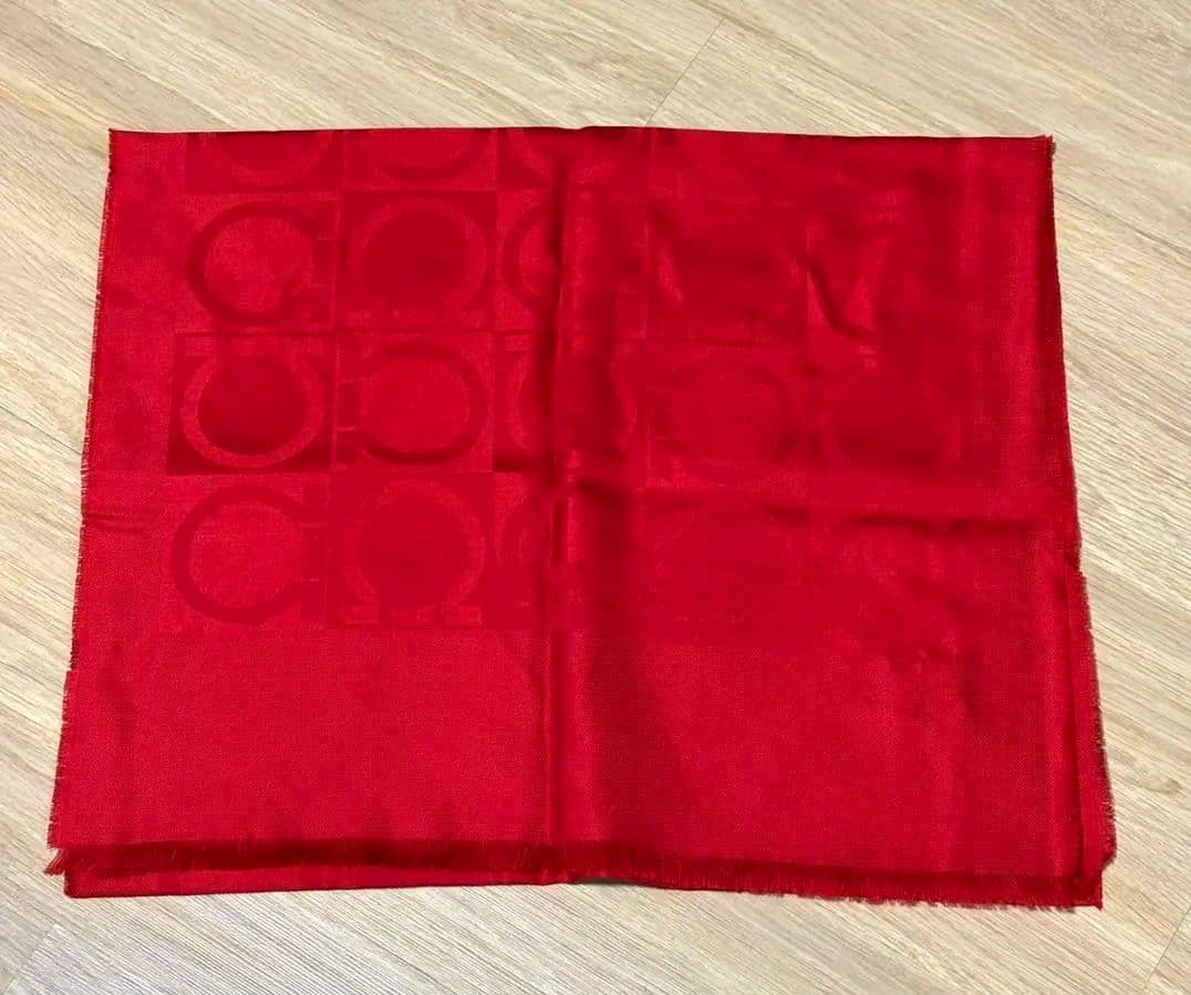 フェラガモ 赤ストール Ferragamo