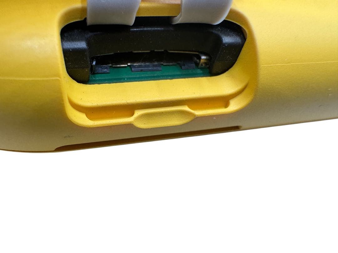 中古品 任天堂 スイッチライト イエロー 本体 HDH-S-YAZAA