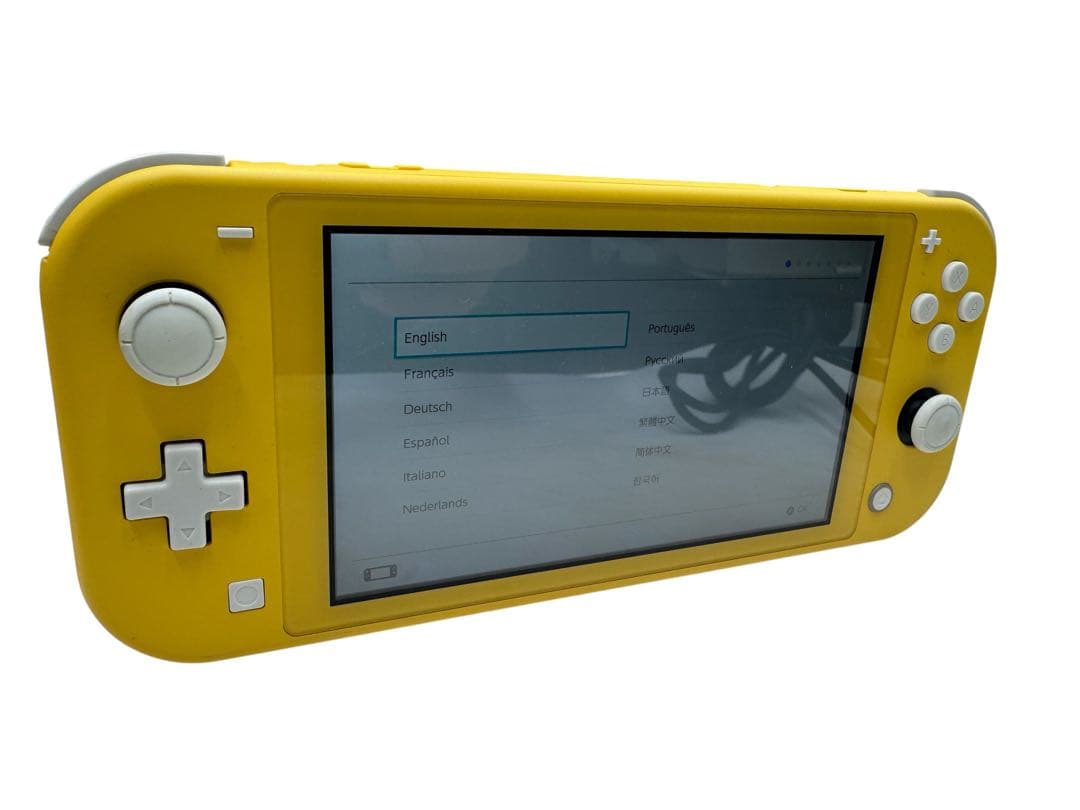 中古品 任天堂 スイッチライト イエロー 本体 HDH-S-YAZAA