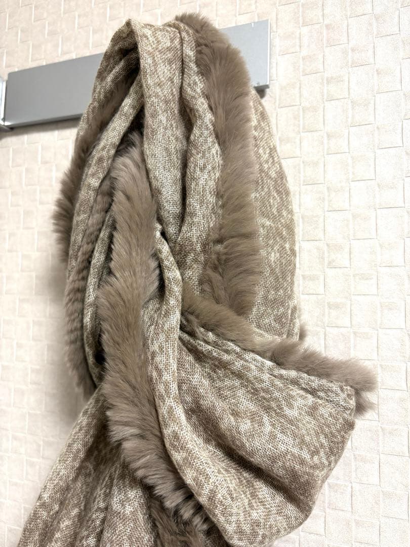 ピュアカシミヤのファートリミング ショール グレージュ