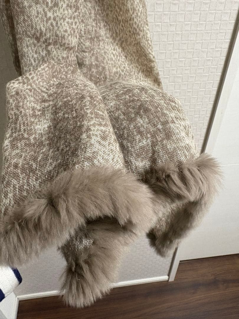 ピュアカシミヤのファートリミング ショール グレージュ