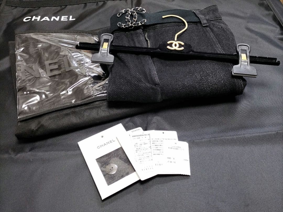 CHANELハーフパンツ34M(CHANELハンガーカバー・布ボタンタグ付き)