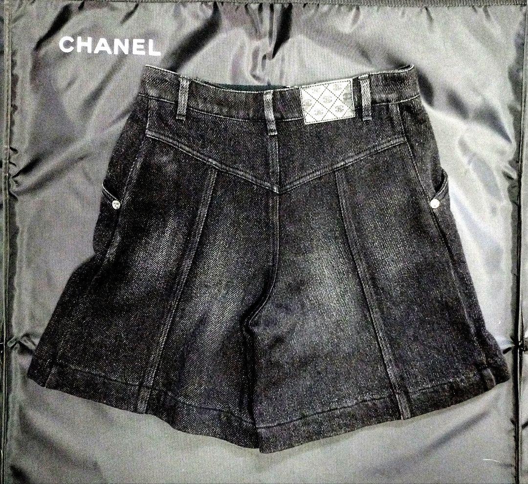 CHANELハーフパンツ34M(CHANELハンガーカバー・布ボタンタグ付き)