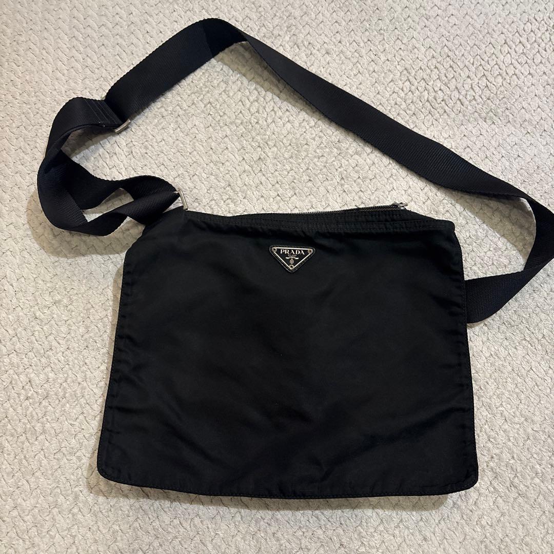 PRADA ナイロンショルダーバッグ ブラック
