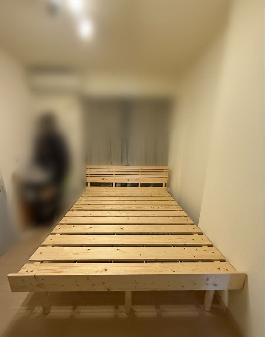 【中古品】マーヴィン すのこベッド 棚コンセント付き クイーン ベッドフレーム