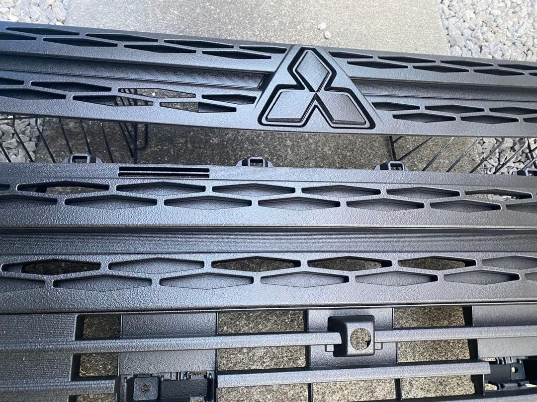 最終値下げ❗️新型デリカD5 後期　フロントグリル フォグベゼル　チッピング