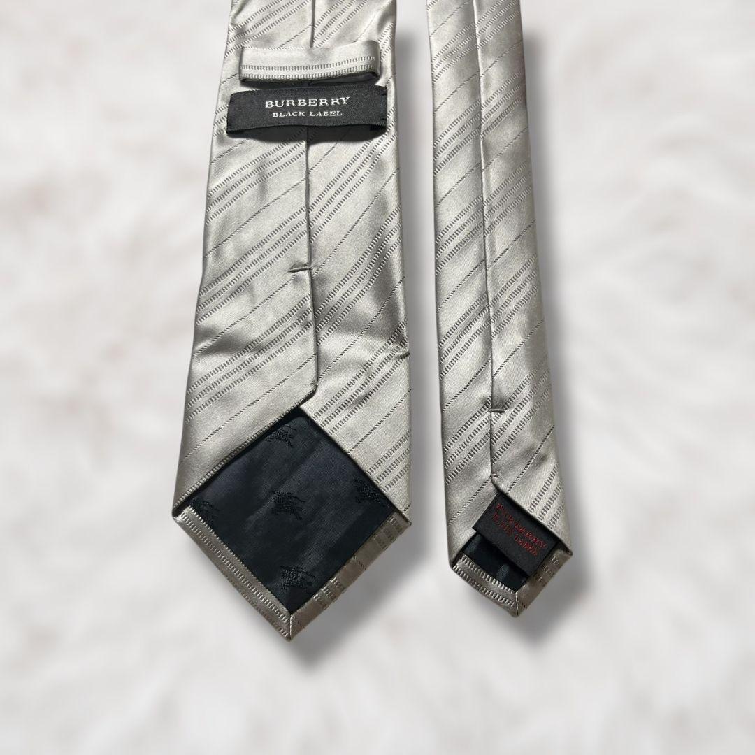 【未使用級✨】バーバリーブラックレーベル ストライプ 光沢 シルバー モノトーン