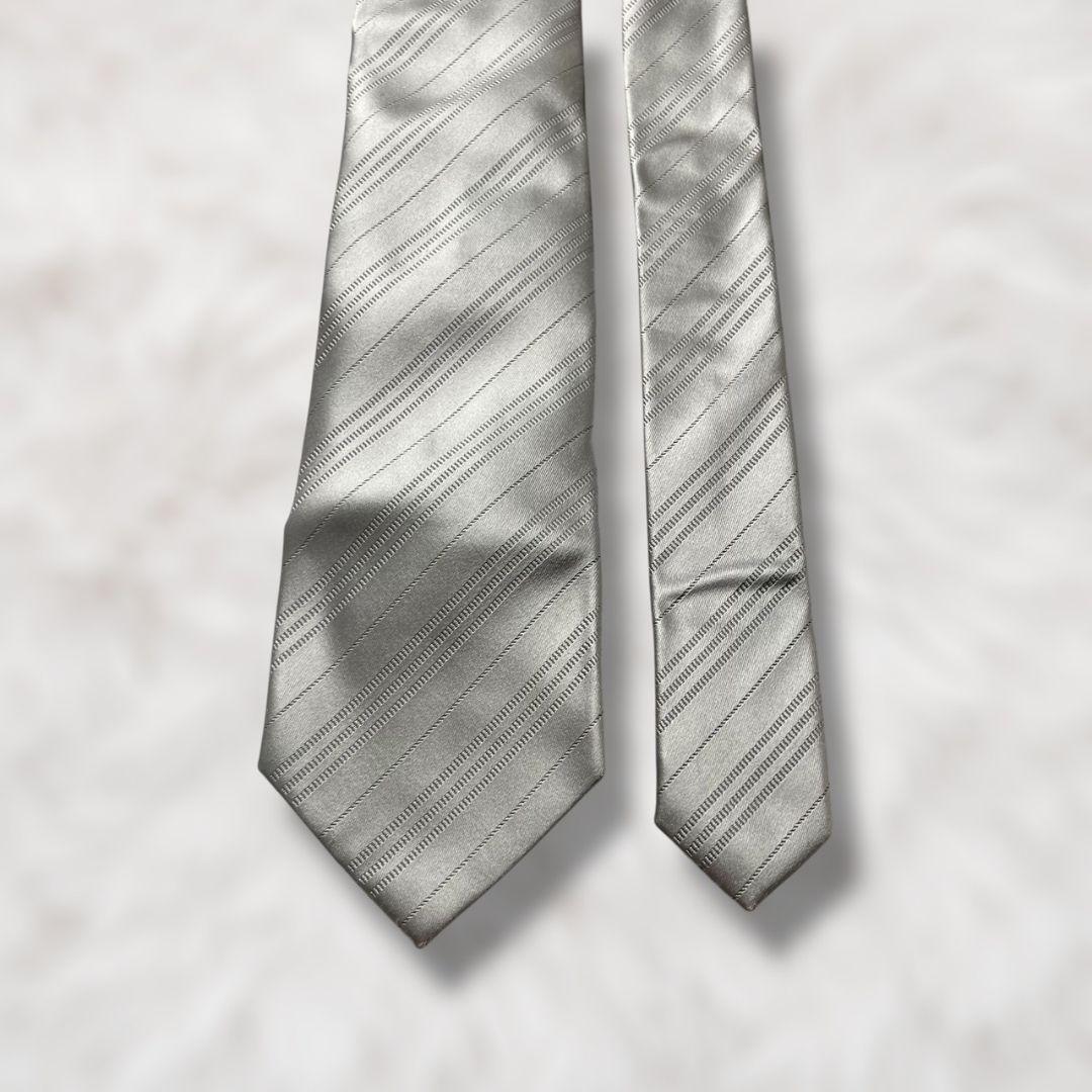 【未使用級✨】バーバリーブラックレーベル ストライプ 光沢 シルバー モノトーン