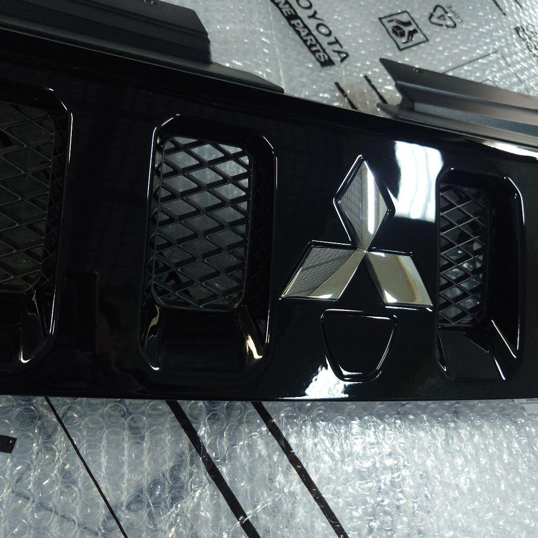 三菱デリカd5フロントグリル1