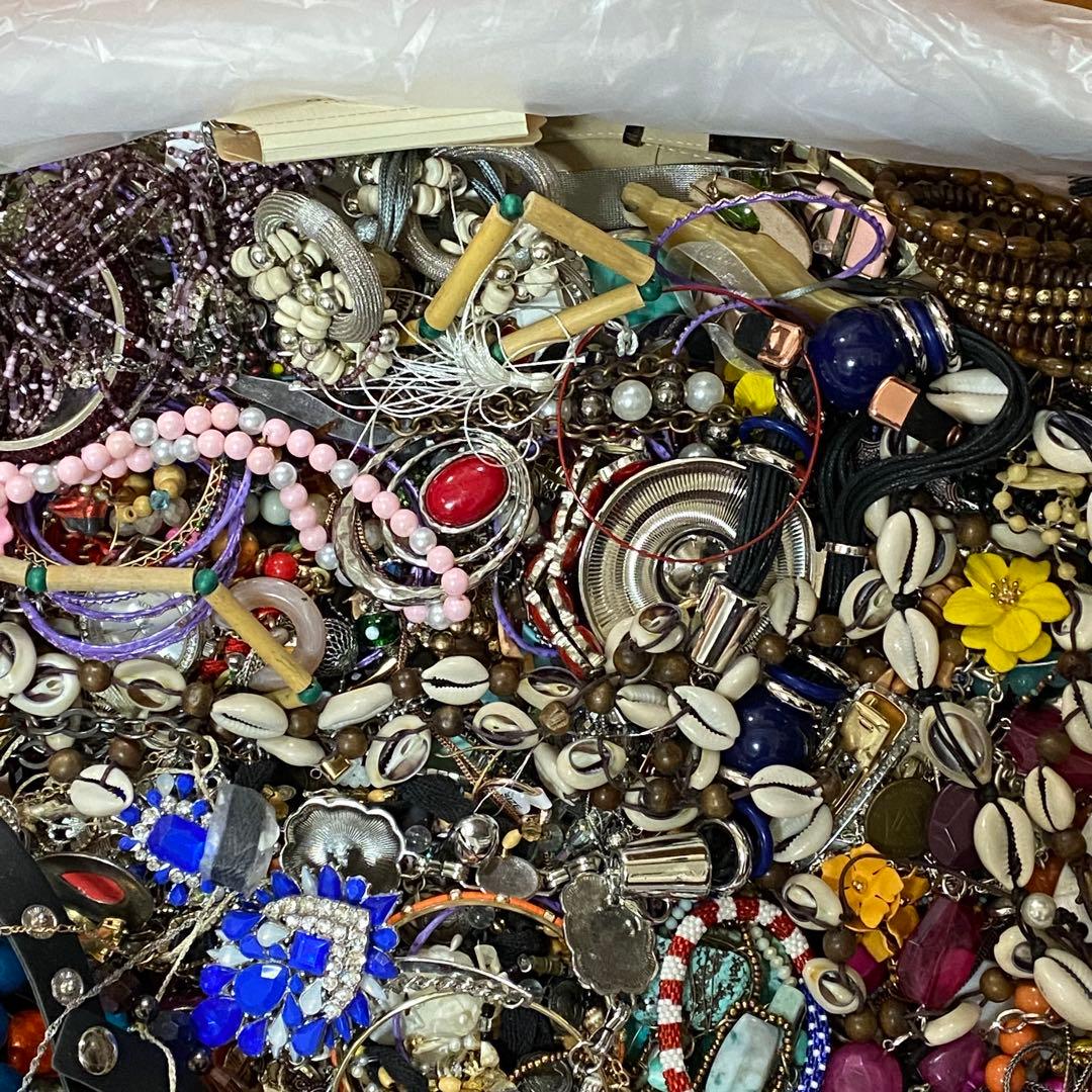 大量　まとめ売り　ジャンク　未選別　アクセサリー色々⑦　約7.9㎏　ネックレス他