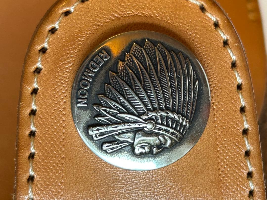 RED MOONの二つ折り財布