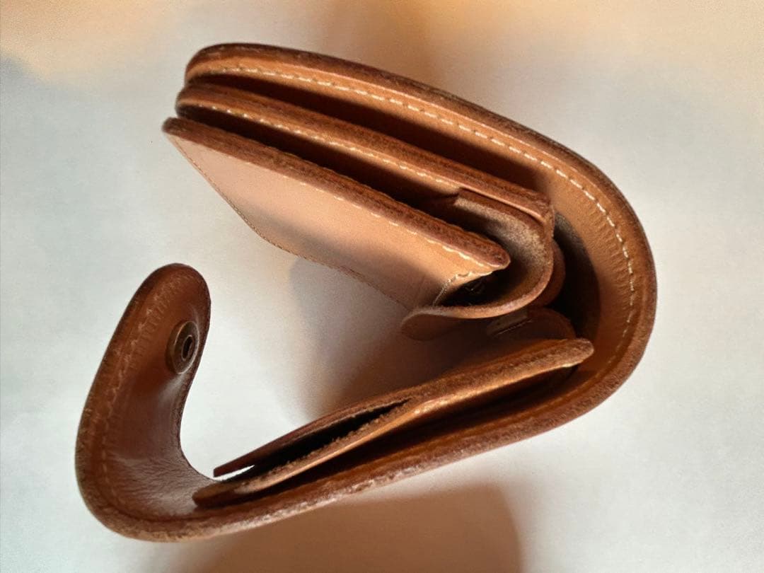 RED MOONの二つ折り財布