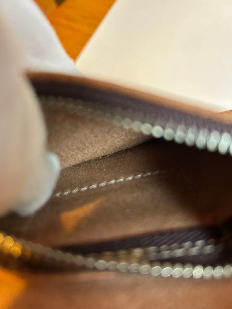 RED MOONの二つ折り財布