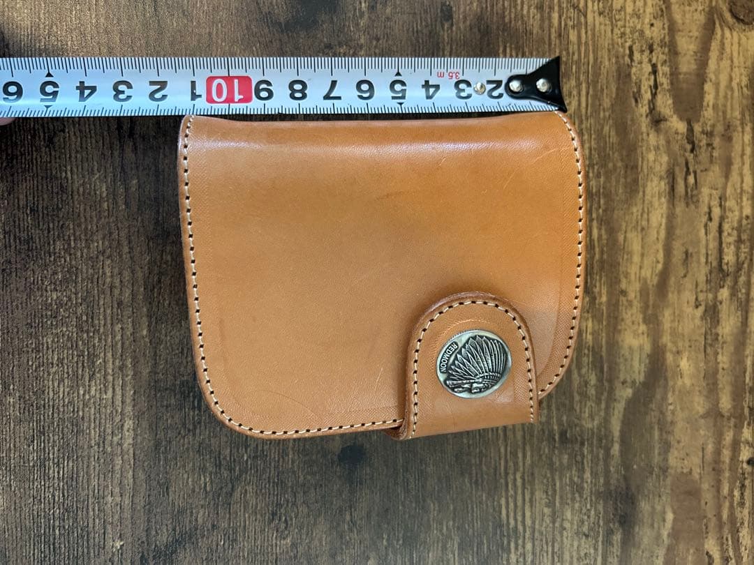 RED MOONの二つ折り財布