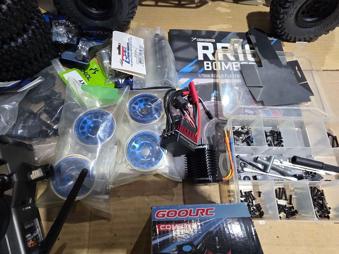 Axial RR10 Bomber + FUTABA 3PK + 豪華おまけ