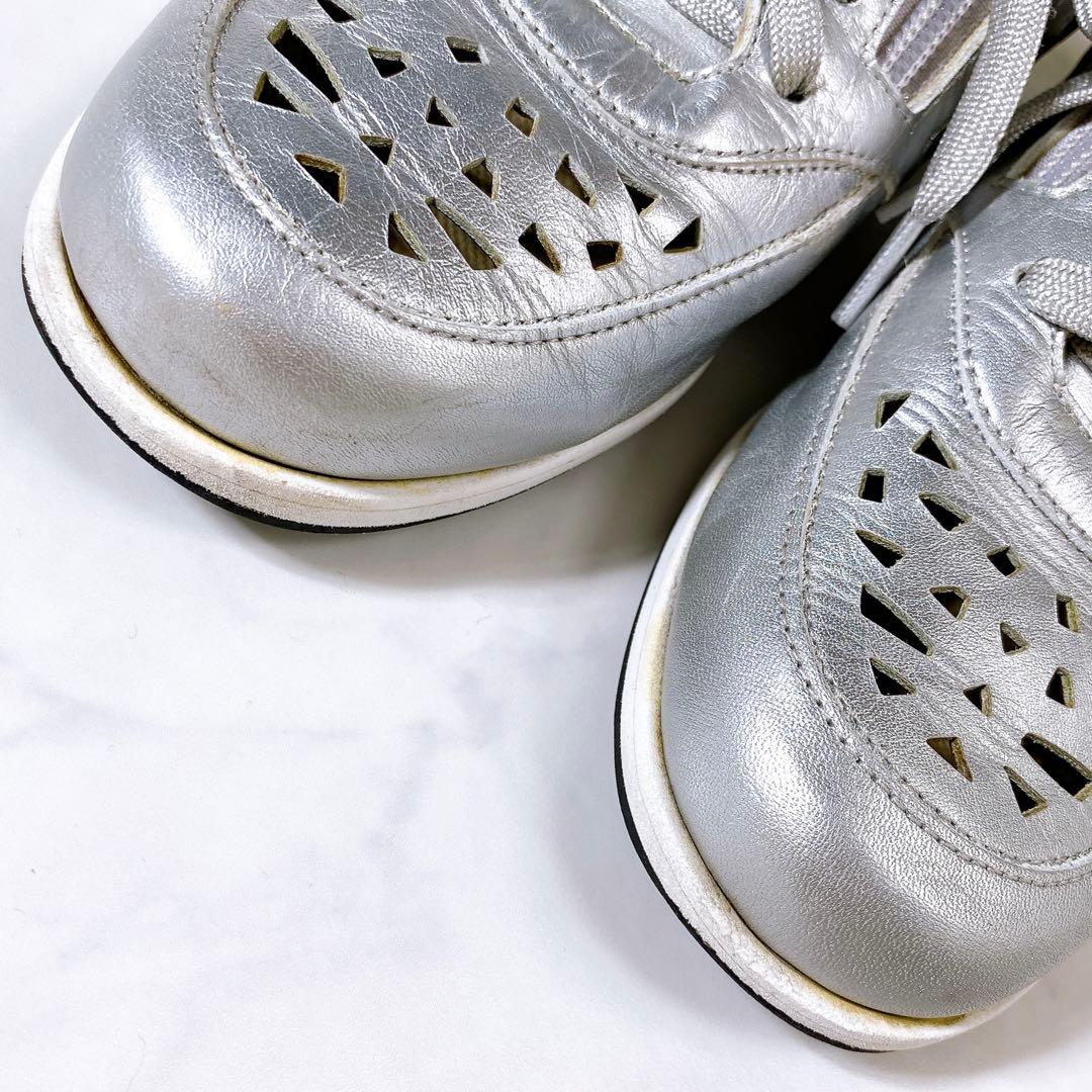 定価3万✨銀座ヨシノヤ カットワーク レザースニーカー 軽量 シルバー 23cm