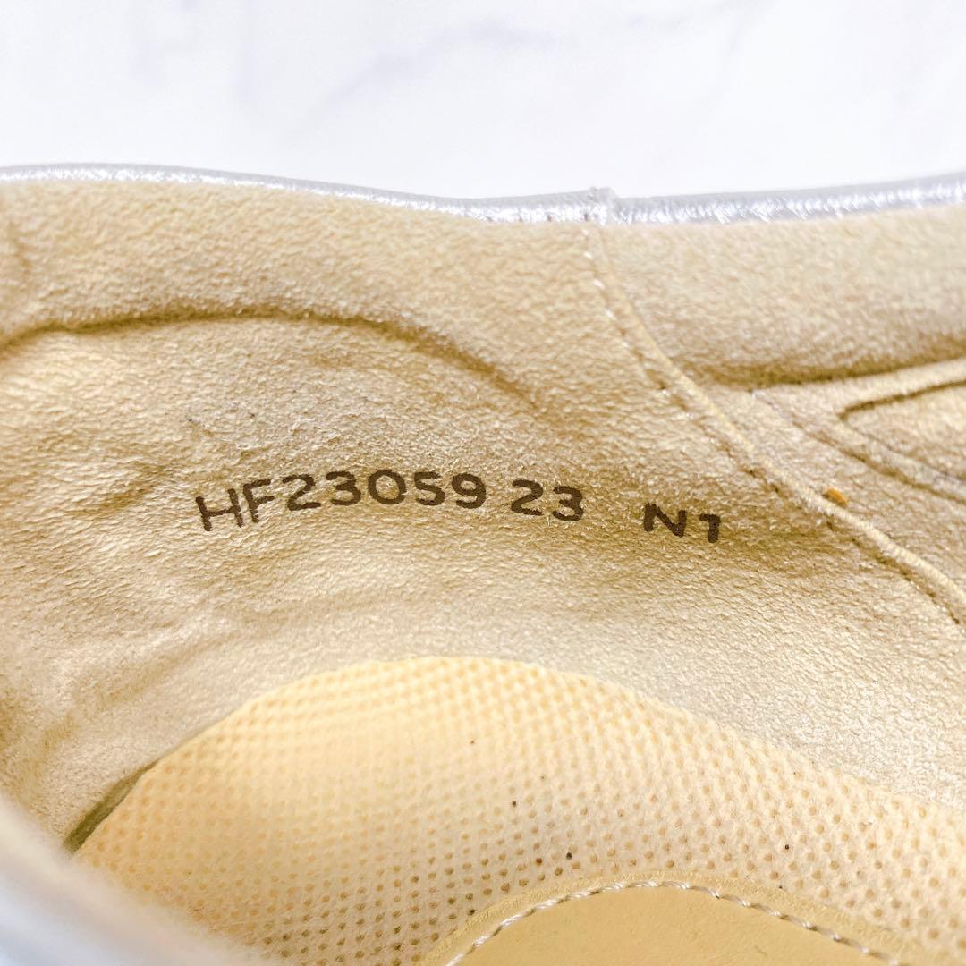 定価3万✨銀座ヨシノヤ カットワーク レザースニーカー 軽量 シルバー 23cm