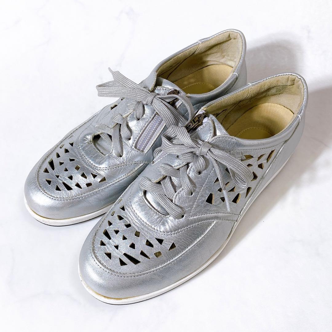 定価3万✨銀座ヨシノヤ カットワーク レザースニーカー 軽量 シルバー 23cm