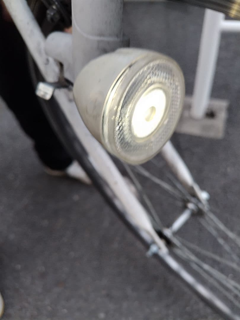 シティサイクル ホワイト 6速ギア　あさひ