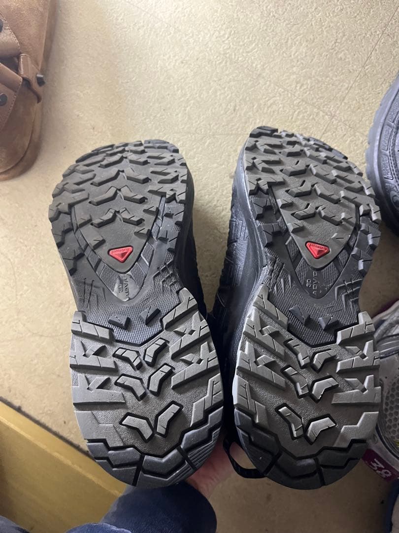 SALOMON ブラック トレイルランニングシューズ　GORE-TEX