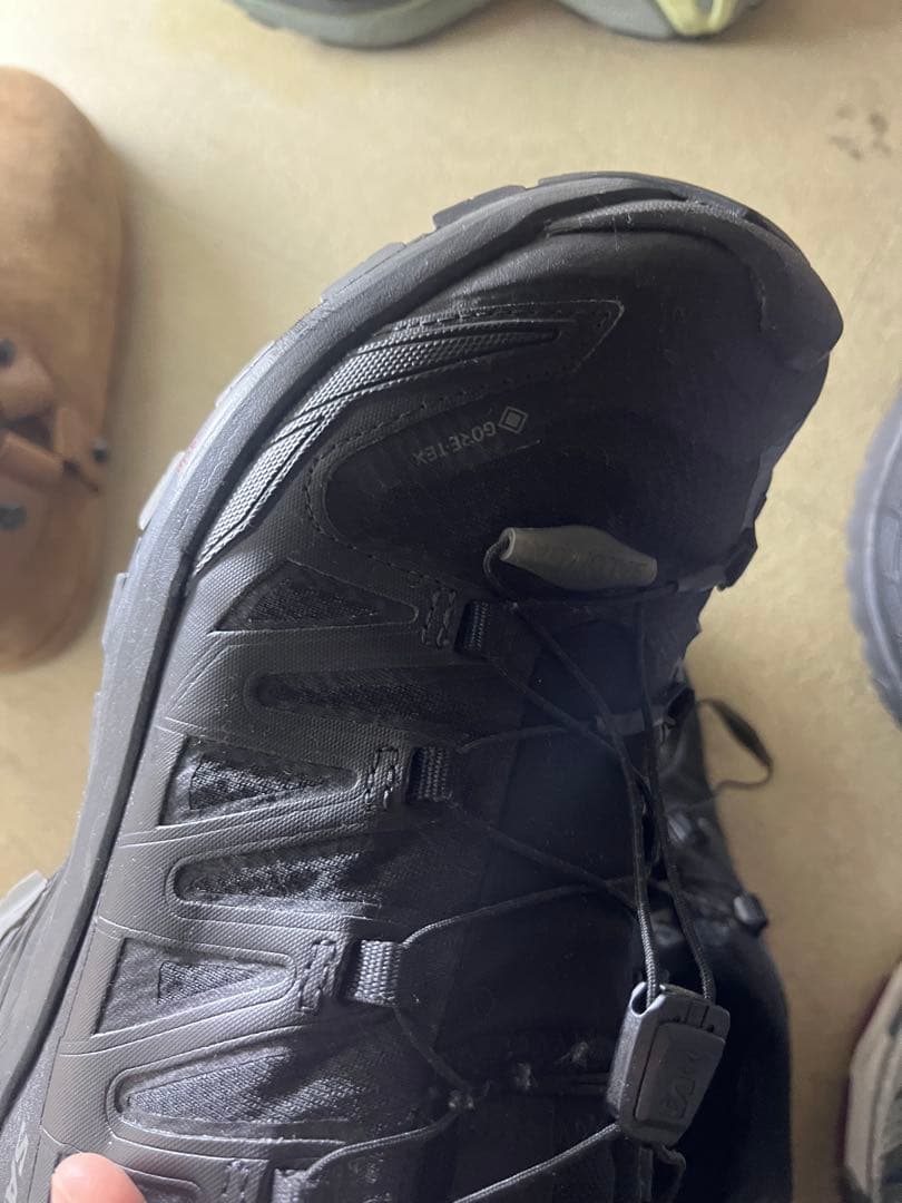 SALOMON ブラック トレイルランニングシューズ　GORE-TEX