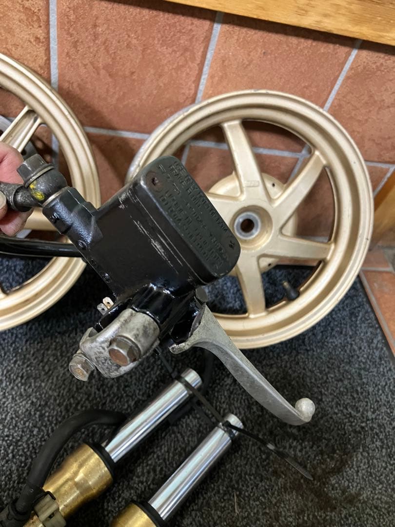 ライブディオZXフロントディスク　ホイール前後