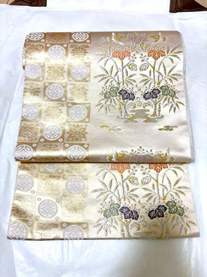 【値下げ】新品・未使用　西陣織六通柄袋帯　訳あり品　美しいキモノ掲載品