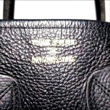 ✨極美品✨ヤングアンドオルセン　エンボスレザートート М　本革　ブラック　底板付
