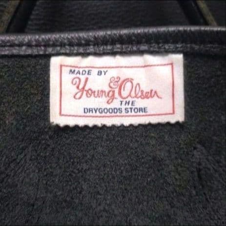 ✨極美品✨ヤングアンドオルセン　エンボスレザートート М　本革　ブラック　底板付