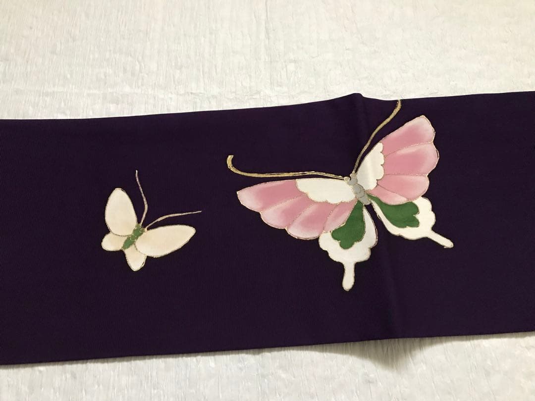 上質な塩瀬　蝶々の名古屋帯　正絹　濃い紫の地　手描き