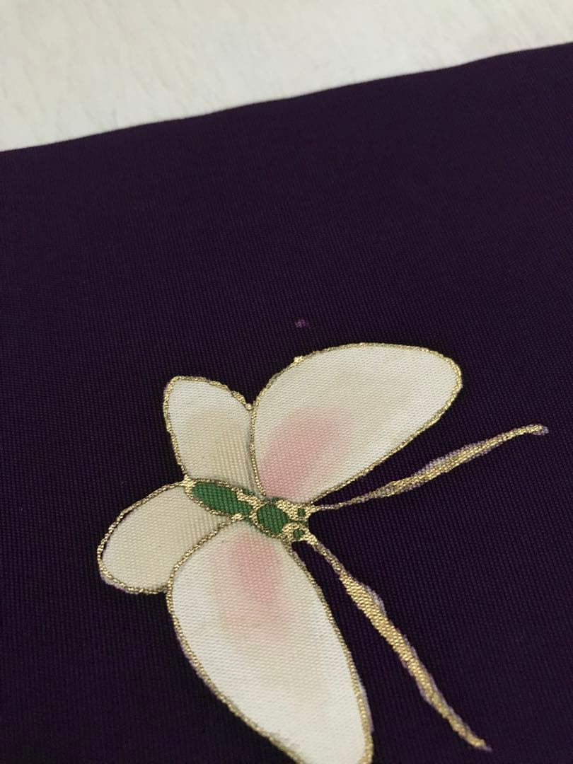 上質な塩瀬　蝶々の名古屋帯　正絹　濃い紫の地　手描き