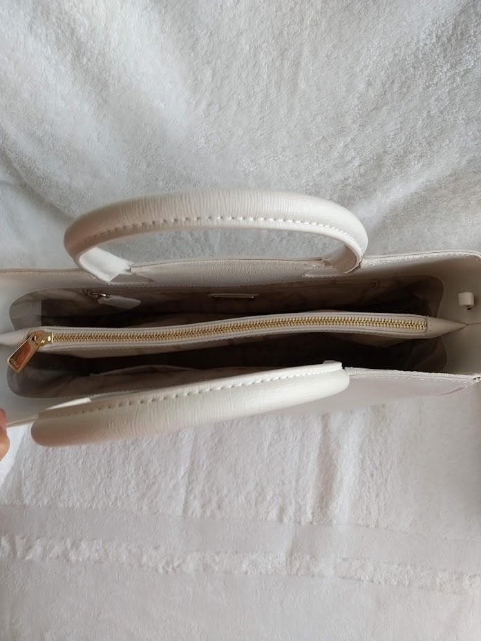 新品・未使用 フルラ FURLA ホワイト レザートートバッグ