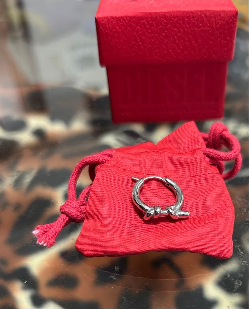 は*な様 [完売品] diesel シルバー フープピアス　片耳用　正規品　箱付