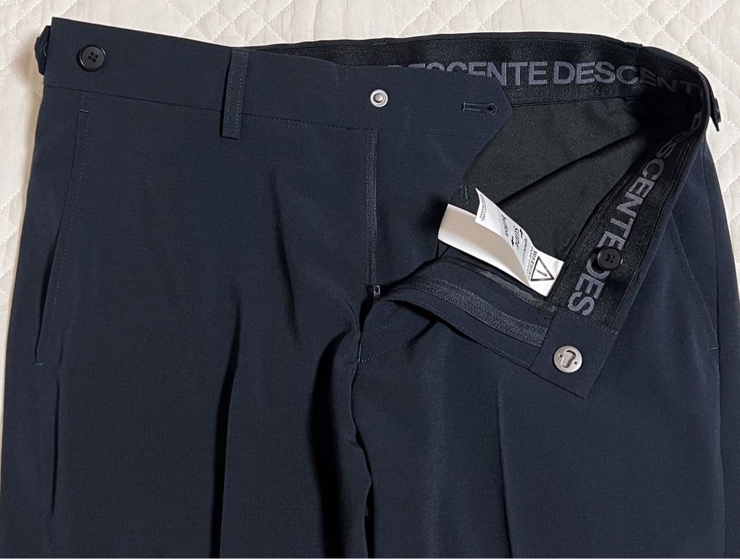 新品 タグ付き DESCENTE スーツ クールマックス ブルー 織柄 A5