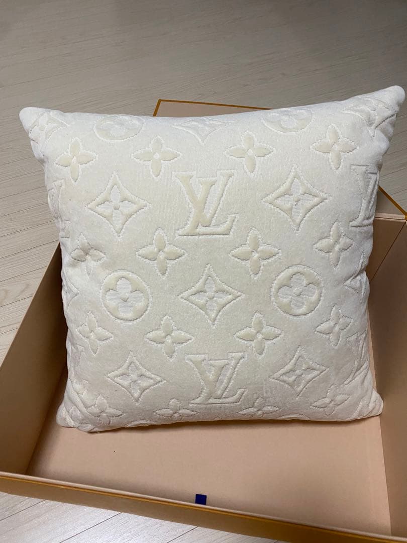 最終値下げ⭐︎Louis Vuitton モノグラムクッション