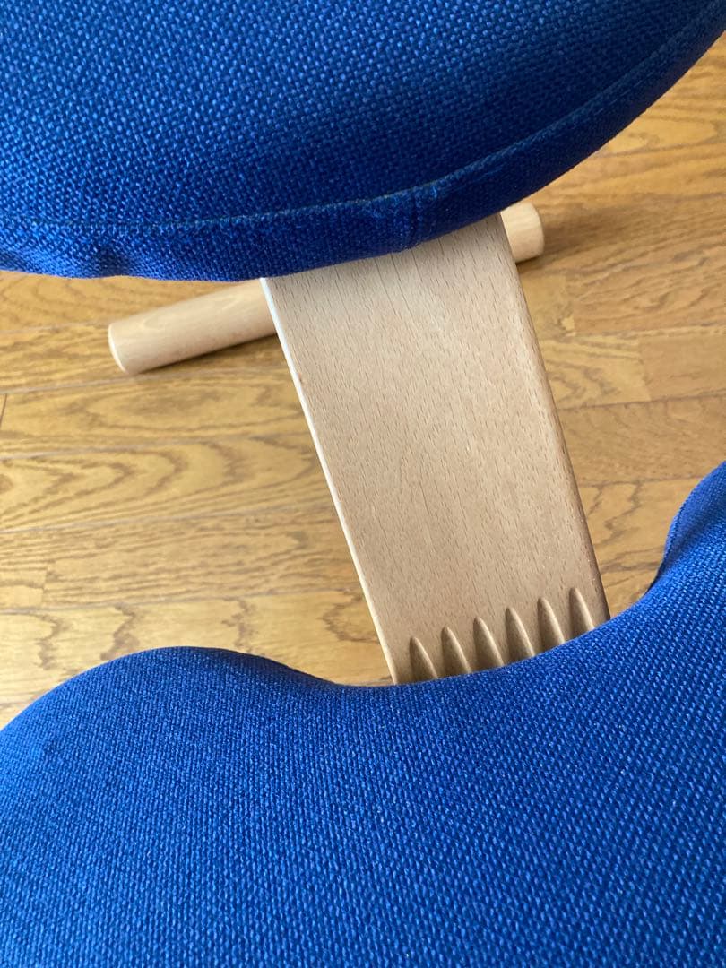 バランスラボ　バランスチェアイージー　紺色　汚れ無し　北欧　学習椅子　姿勢矯正